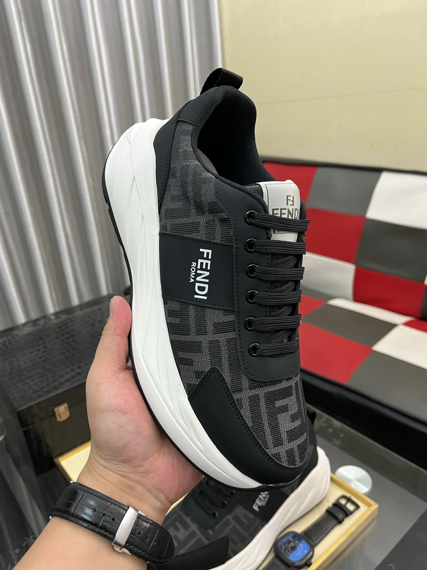 Ex-factory price: 438⌚️⌚️[Fendi] Fendi’s latest casual shoes for men! Available at counters simultaneously! A one-to-one replica of the original. Made entirely of imported top-grain calfskin, the interior is made of top-grain water-dyed cowhide, and the original factory-supplied rubber outsole. Leading new fashion concepts. Matching code: 38-442️⃣Colors available